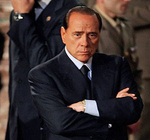 Italia: Berlusconi asegura que no convocará elecciones anticipadas pese a escándalos, se aferra al poder
