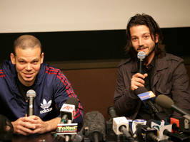 Calle 13 y Diego Luna presentan el videoclip de 'El baile de los pobres'