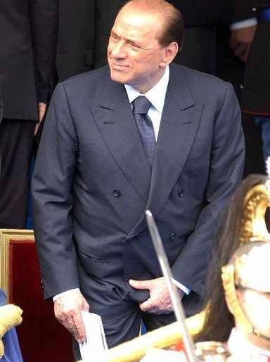 Italia: Fiscalía de Milán solicita inmediato procesamiento de Berlusconi por prostitución de menor y abuso de funciones