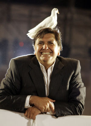 Alan García pide 3 mujeres para el Tribunal Constitucional Alan García pide 3 mujeres para el Tribunal Constitucional