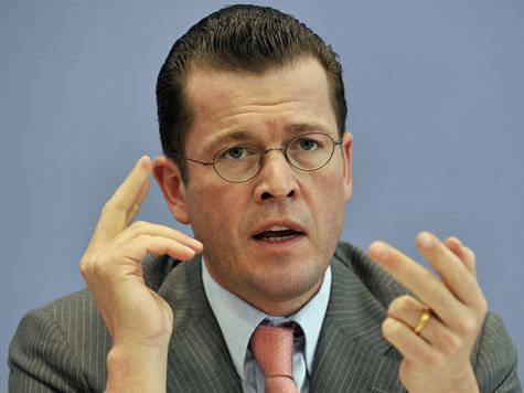 Alemania: Karl Theodor zu Guttenberg, ministro de defensa, dimite a causa de plagio en su tesis doctoral