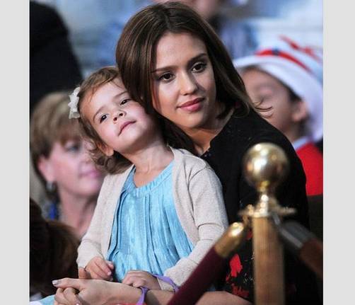 Jessica Alba en tarde de libros con su hija