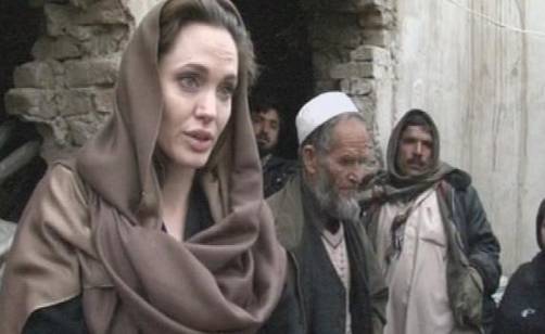 Angelina Jolie pide apoyo para refugiado en Libia