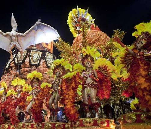 Carnaval se celebra en las calles de Río de Janeiro