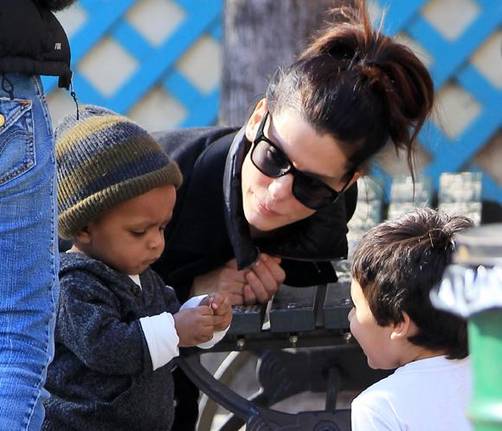 Sandra Bullock disfruta ser madre