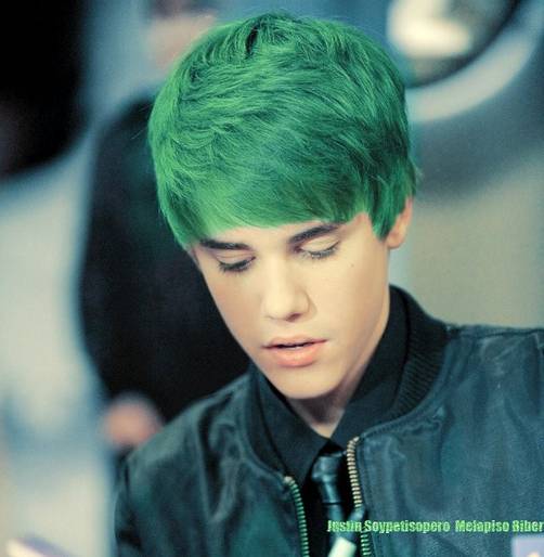 Justin Bieber se tiñe el cabello de verde