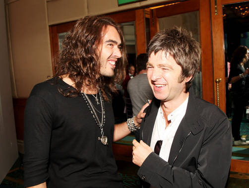 Russel Brand: 'Noel Gallagher está grabandosu primer disco en Los Ángeles'