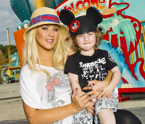Christina Aguilera disfruta de Disney World con su hijo Max
