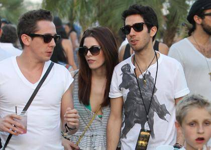 Ashley Greene no olvida Joe Jonas y sale con su 'clon'