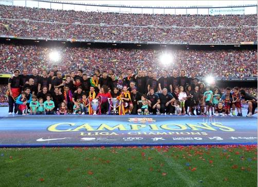 La foto de familia del Barcelona, campeón de Europa