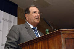 Ismael Benavides Ferreyros propone a su consocio Dion isio Romero como sucesor en el Ministerio de Economía