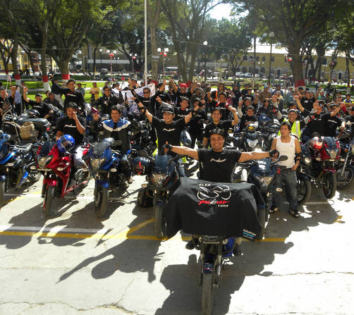 Más de 150 motociclistas llegaron a Huánuco en caravana por Fiestas Patrias