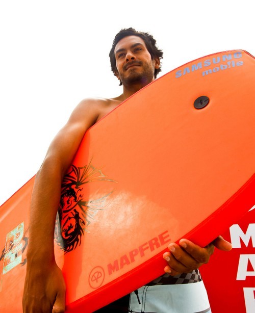 César Bauer parte a Portugal para seguir con el Tour Mundial de Bodyboard