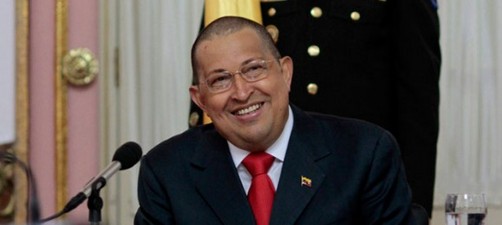 10 jóvenes dominicanos se raparon la cabeza por Hugo Chávez