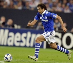 Raúl continuará jugando en el Schalke 04