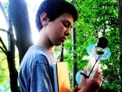 Joven estudiante revoluciona la generación de energía solar