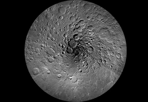 NASA publica increíble imagen del Polo Norte lunar