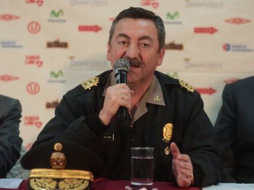 El Director General de la PNP, General Raúl Salazar, toma distancia de Omar Chehade