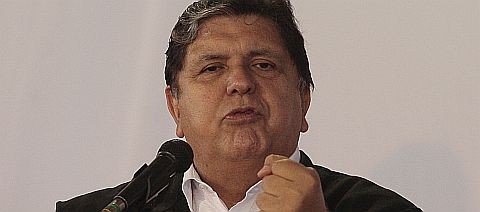 Alan García arrugó, cede ante las bases