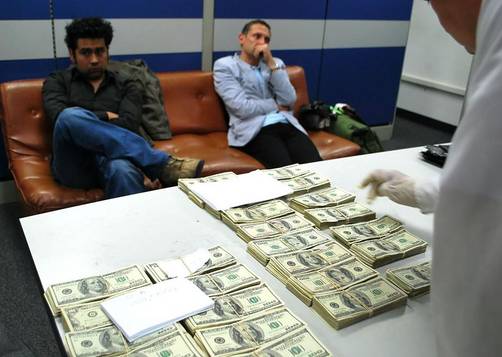 La Sunat impide salida de más de 630 mil dólares camuflados en maletas de viaje con doble fondo La Sunat impide salida de más de 630 mil dólares camuflados en maletas de viaje con doble fondo