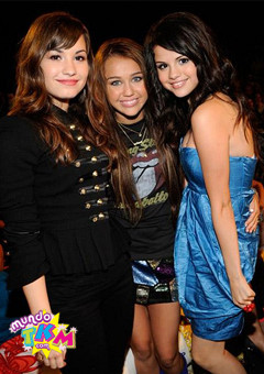 Sel, Demi y Miley audicionando para entrar a Disney Sel, Demi y Miley audicionando para entrar a Disney