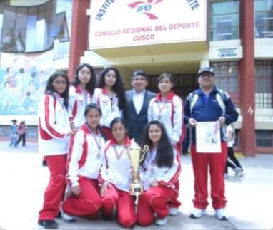 Selección femenina de basquetbol de Cusco retorno con medalla de plata del Torneo Internacional en Arica Selección femenina de basquetbol de Cusco retorno con medalla de plata del Torneo Internacional en Arica