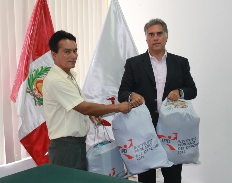 IPD ENTREGÓ KITS DEPORTIVOS A MUNICIPALIDAD DISTRITAL DE IPARIA ? REGIÓN UCAYALI IPD ENTREGÓ KITS DEPORTIVOS A MUNICIPALIDAD DISTRITAL DE IPARIA ? REGIÓN UCAYALI