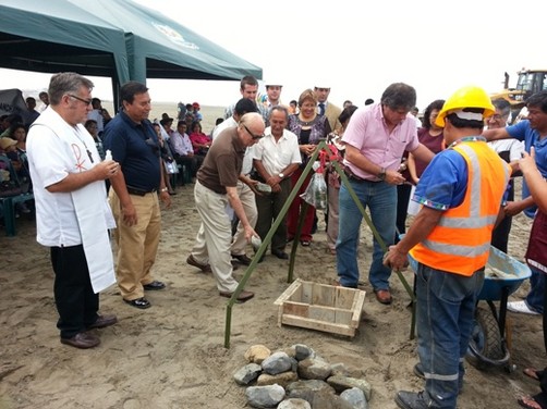 SE REALIZÓ LA COLOCACIÓN DE LA PRIMERA PIEDRA PARA LA CONSTRUCCIÓN DEL POLIDEPORTIVO DE HUANCHACO SE REALIZÓ LA COLOCACIÓN DE LA PRIMERA PIEDRA PARA LA CONSTRUCCIÓN DEL POLIDEPORTIVO DE HUANCHACO