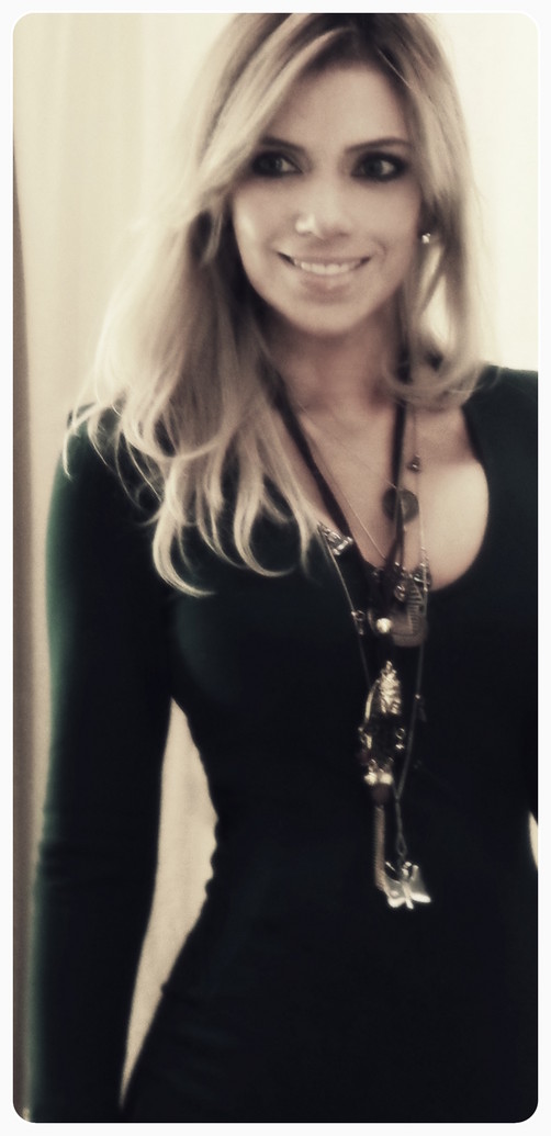 Andrea González-Villablanca realiza homenaje a Elvis Presley en edición aniversario de DIVA Latinoamérica. Andrea González-Villablanca realiza homenaje a Elvis Presley en edición aniversario de DIVA Latinoamérica.