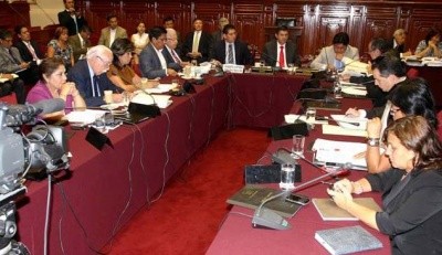 Se aprobó proyecto de ley para elegir congresistas de peruanos en el extranjero Se aprobó proyecto de ley para elegir congresistas de peruanos en el extranjero
