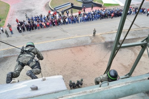 JOVENES ESCOLARES DE LA INSTITUCIONES EDUCATIVAS DEL DISTRITO MI PERU: I.E.E. MANUEL SEOANE, CORRALES, I.E.E. KUMAMOTO, C.E.E.B.A. HONORIO DELGADO Y I.E.E. VILLA EMILIA JOVENES ESCOLARES DE LA INSTITUCIONES EDUCATIVAS DEL DISTRITO MI PERU: I.E.E. MANUEL SEOANE, CORRALES, I.E.E. KUMAMOTO, C.E.E.B.A. HONORIO DELGADO Y I.E.E. VILLA EMILIA