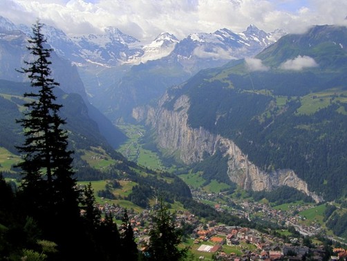 El cielo en la Tierra, en el valle de los Alpes Suiza