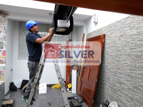 PUERTA LEVADIZA SECCIONAL CERCO ELÉCTRICO ESPECIALISTA SILVER LIMA PERÚ 976850767