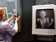 Lady Gaga en un Museo de Polaroid