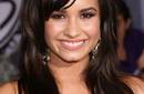 Vídeo: Demi Lovato cae durante una presentación en Costa Rica
