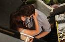 Robert Pattinson olvida el guión cuando besa a Kristen Stewart