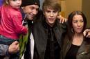 Justin Bieber une a sus padres