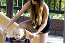 Ashlee Simpson en el parque con su hijo Bronx