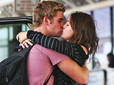 Liam Hemsworth se aferra a Miley Cyrus