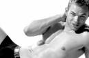 Kellan Lutz luce torso desnudo