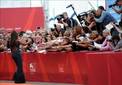 Naomi Campbell desfila por sorpresa por la alfombra roja de Venecia