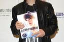 Justin Bieber pasó Halloween en 'Barnes and Noble' autografiando libros