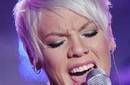 Pink y su nuevo trabajo 'Raise Your Glass'