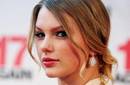 Taylor Swift se divierte con su nuevo perfume