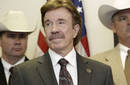 Chuck Norris agente honorario de los Texas Rangers
