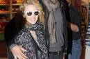 Kylie Minogue y su novio dejaron Australia con rumbo desconocido