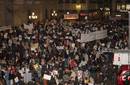 Miles de personas se manifiestan en Barcelona contra la visita papal