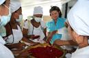 Jóvenes en riesgo aprenden gastronomía