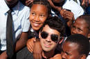 Joe Jonas junto a elefantes y leones en África