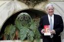 Los reconocimientos le 'llueven' al nobel Mario Vargas Llosa